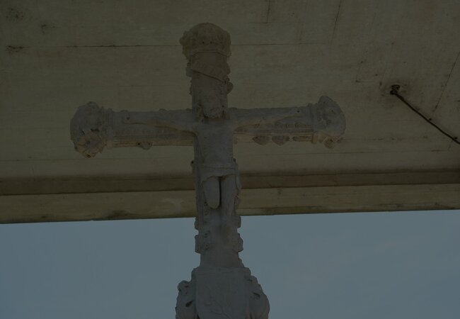 Cruzeiro vandalizado “regressa a casa”