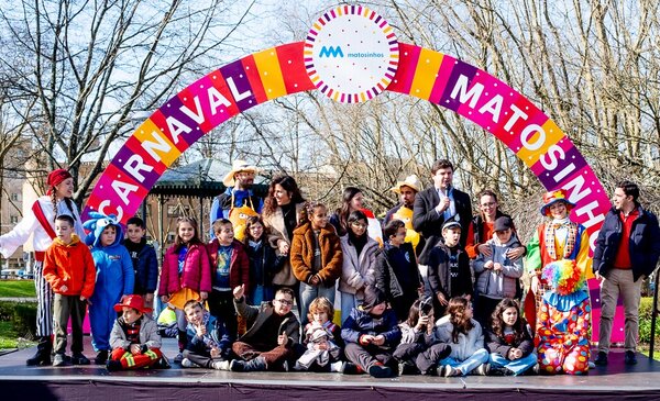 Criancas celebram o Carnaval