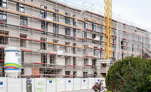 Deputados visitam habitacao financiada pelo PRR