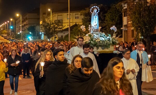 Procissao de Velas reuniu fieis em Leca da Palmeira