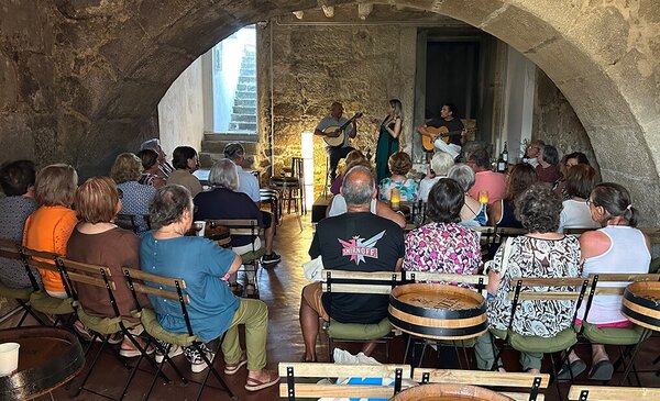 Poe-te a Descoberta ao som do fado