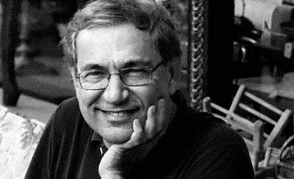 Adiada sessao do escritor Orhan Pamuk