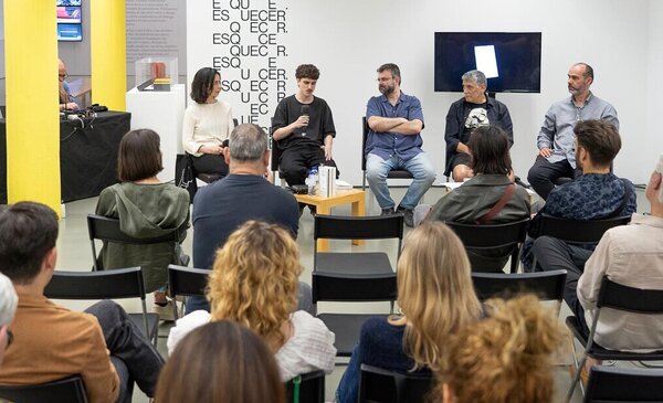 “Para Ser Eterno Basta Ser Um Livro”