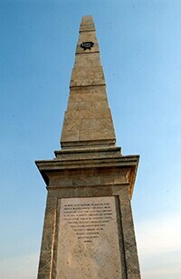 obelisco mem&oacute;ria