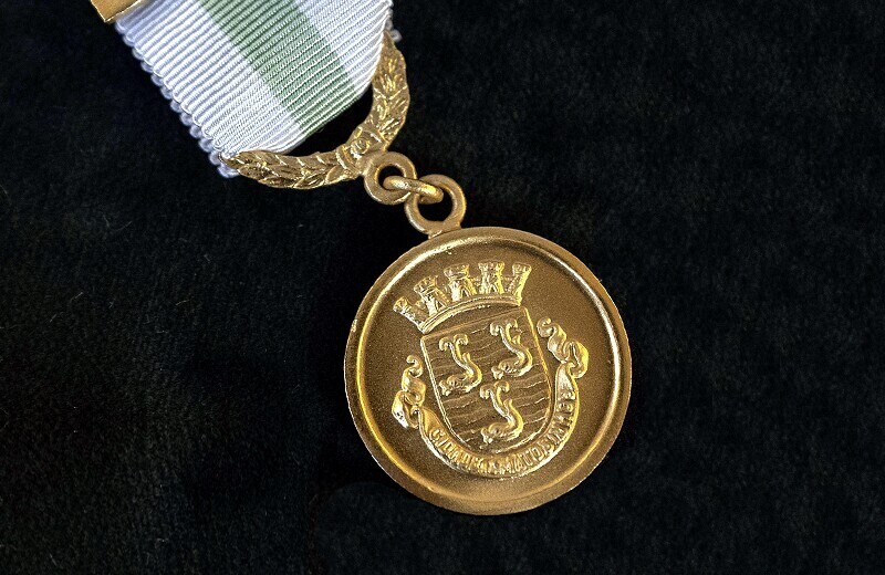 Atribui&ccedil;&atilde;o de Medalhas e Distin&ccedil;&otilde;es Honor&iacute;ficas