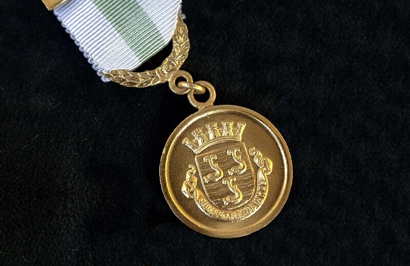 Atribui&ccedil;&atilde;o de Medalhas e Distin&ccedil;&otilde;es Honor&iacute;ficas